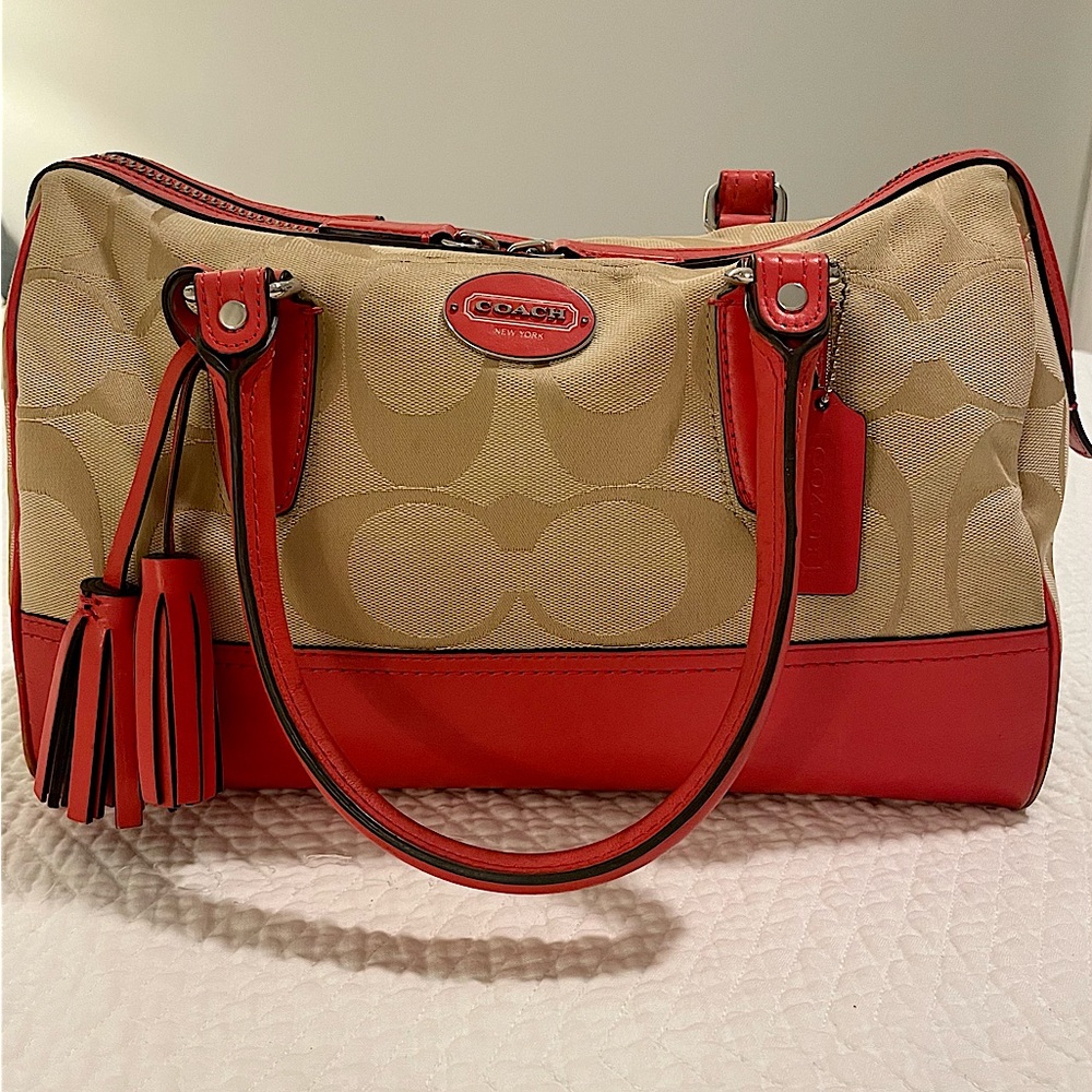 COPY - Beautiful barely used Coach satchel.12”long/5”w/7.5”h, handles 11”.Colum…
